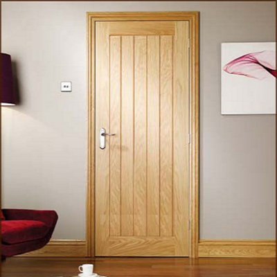 Porte intérieure en bois fermée