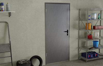 Porte isolante de jonction entre le garage et la maison