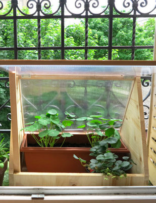 Petite serre de balcon à construire