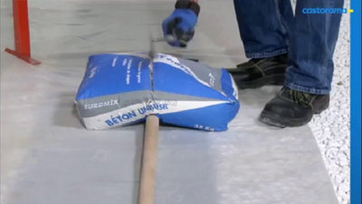 ouvrir un sac de béton