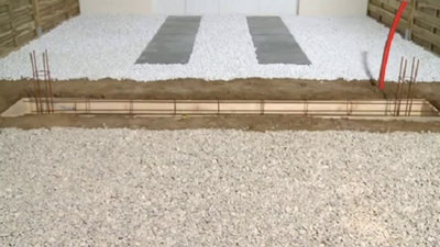 Présentez ensuite l’armature métallique