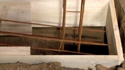 Insérez l’armature métallique