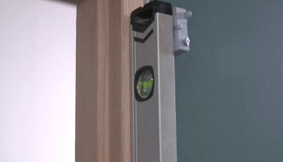 Si les montants verticaux du bloc porte