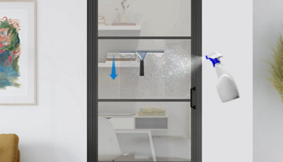 Porte intérieure verre avec spray et raclette allant de haut en bas