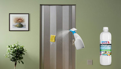 Porte PVC accordéon avec éponge, spray et bouteille vinaigre blanc