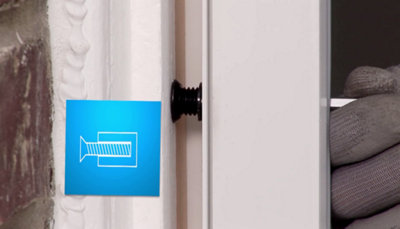 Vous pouvez ensuite passer à l’installation du nouveau cadre sur l’ancien