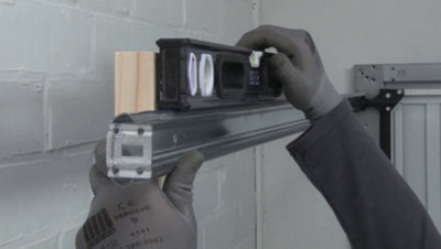 Relevez ensuite les coulisses à l’horizontal