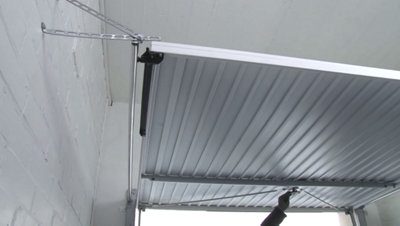 tester le bon fonctionnement de votre porte de garage basculante