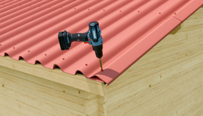 Fixation fin de plaque sur toit abri de jardin bois