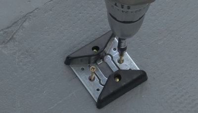 Mettez en place les sabots et tracez les repères de fixation