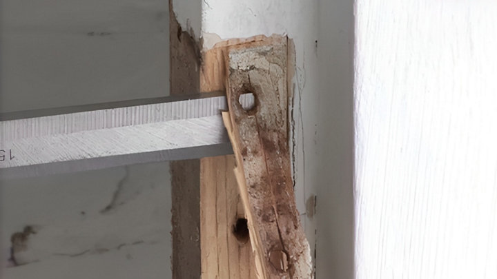 Réalisation entaille avec ciseaux à bois