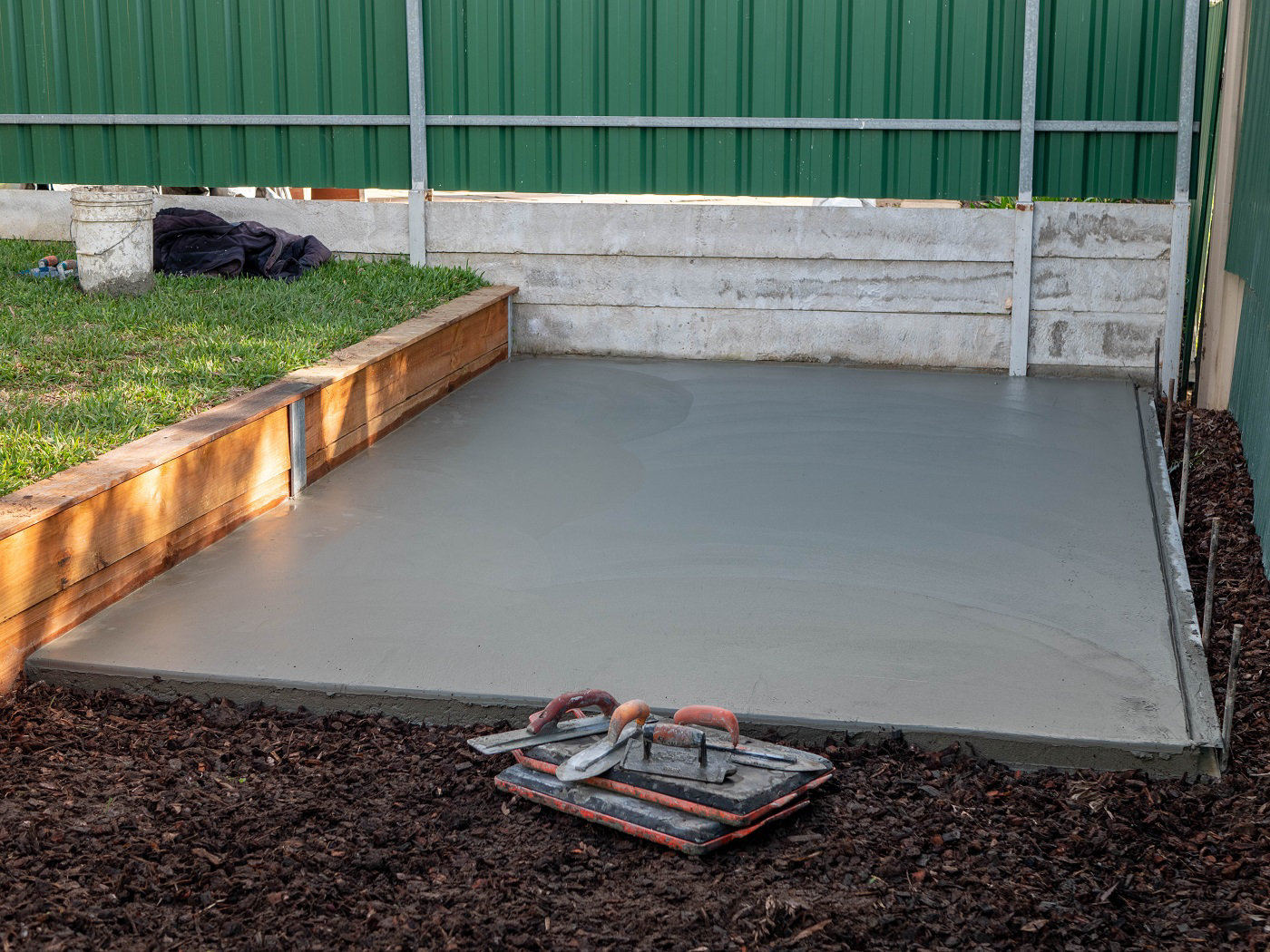 Une dalle en béton garantit la solidité de l’ouvrage