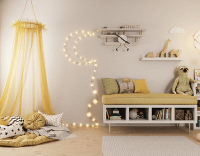 Chambre enfant guirlande lumineuse en forme de lune sur mur