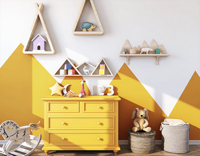 Mur peinture montagne jaune avec étagère rectangle et commode