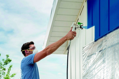 Comme pour les façades extérieures, les murs, volets, portails et quelque soit la peinture nécessaire.​
