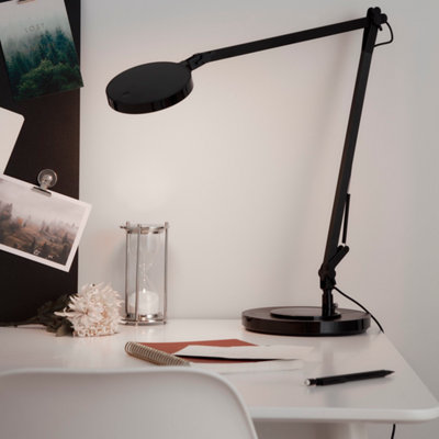 Une lampe à pose orientable