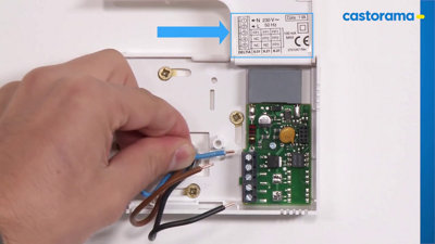 Schéma de câblage d'un programmateur de chauffage et raccordement des fils électriques.