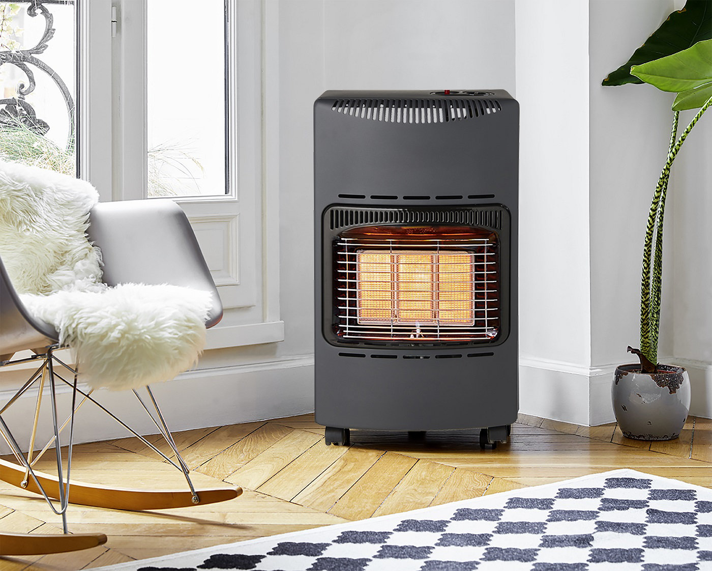 Chauffage d'appoint au gaz dans un coin du salon