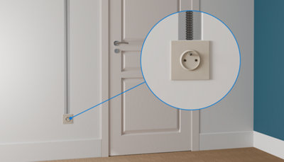 Zoom sur un prise bas du mur