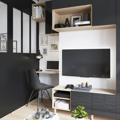 Un exemple de petit espace optimisé pour placé un bureau