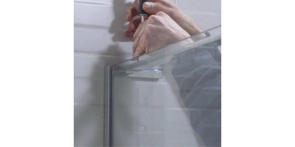 Comment changer une porte et une paroi de douche​, Salle de bains