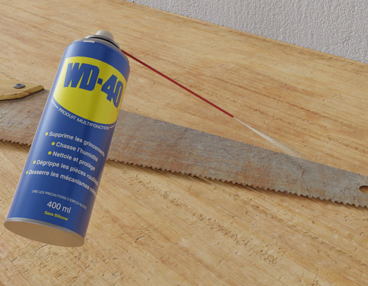 WD-40 sur lame de scie rouillée