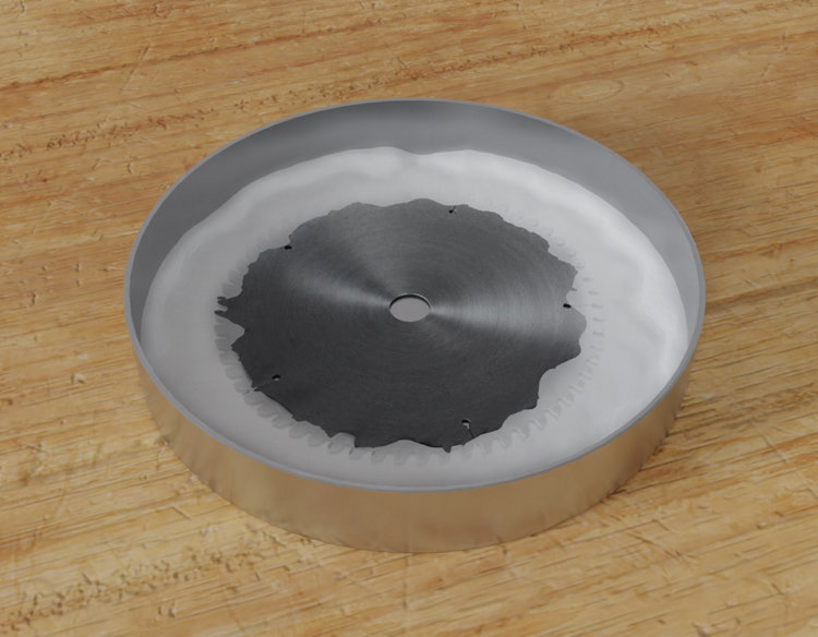 lame scie circulaire avec bicarbonate de soude et eau chaude