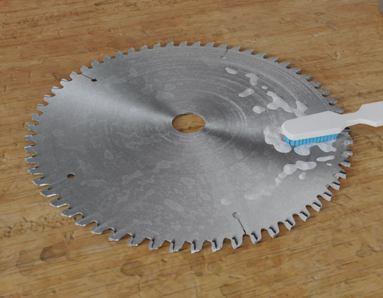 Bosse à dent frottant sur sur les dents lame scie circulaire