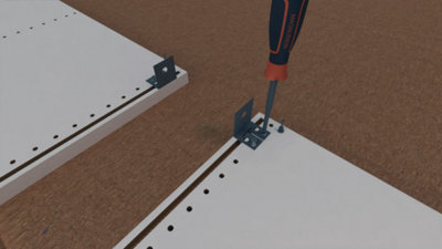 La toute première étape de ces travaux d’installation du dressing est le montage des caissons.​