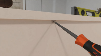 Vissez maintenant les fixations au dos du caisson afin d’assurer sa stabilité.​