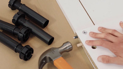 Assemblage et pose des meubles bas​.