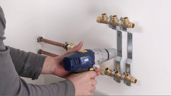 Fixation du support au mur