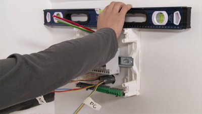 Commencez par couper l’électricité