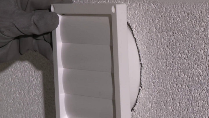 Insersion volet  anti-retour dans mur
