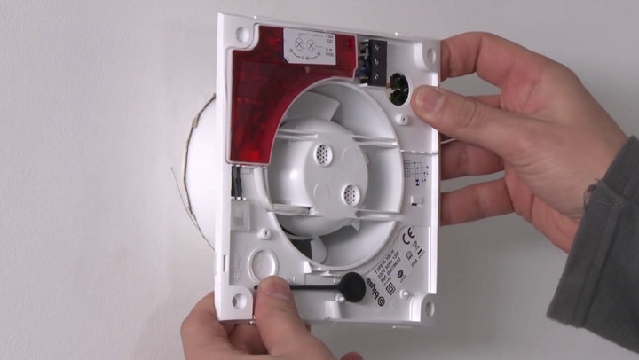 Insersion extracteur dans le mur