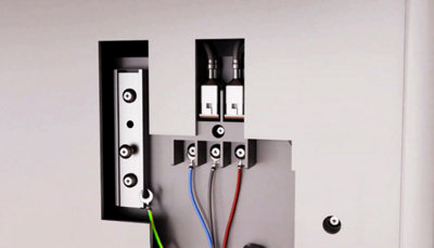 Raccorder en connectant les fils électriques