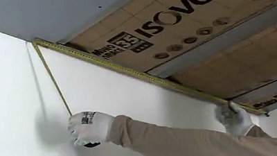 Mesurez ensuite la largeur de plaque de plâtre