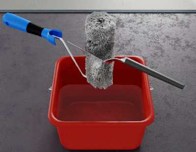 Essorage rouleau avec une spatule