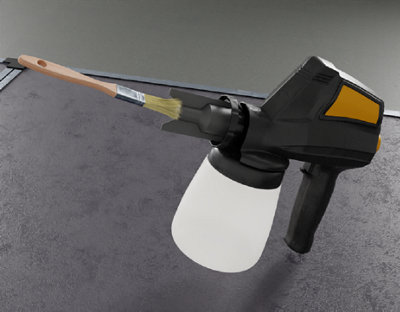 Nettoyage de la buse du pistolet avec un pinceau