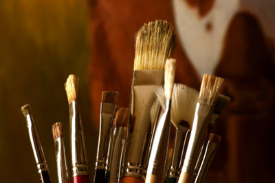 Bac à peinture avec de l'aluminium au dessus