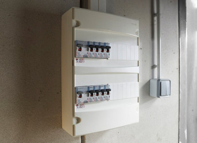 Les outils pour installer un tableau électrique secondaire