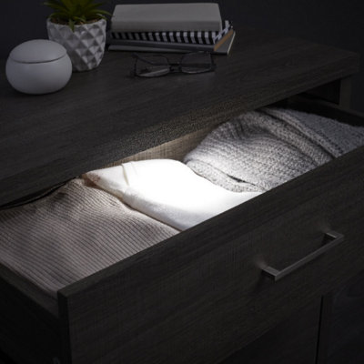 Dans un intérieur avec une déco contemporaine
