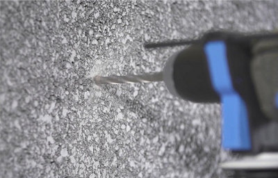 La vitesse de rotation de l’outil doit également être adaptée