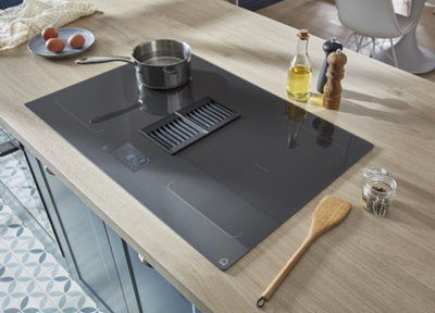 La hotte intégrée dans la plaque de cuisson​