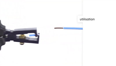 Tirer la pince pour enlever l'isolant