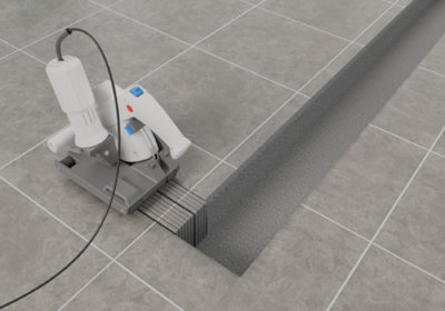 équiper la rainureuse d’un aspirateur adapté