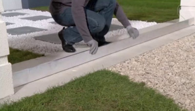 Vérifiez que la fondation soit plane et de niveau