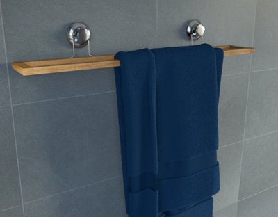 Fixez ensuite le porte-serviettes