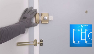 Positionnement cache sur le bâti de porte avec petit schéma explicatif