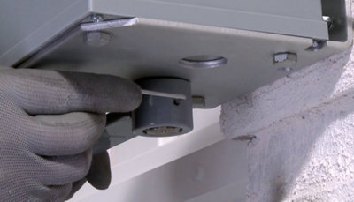 Installation du premier moteur et fixation du bras